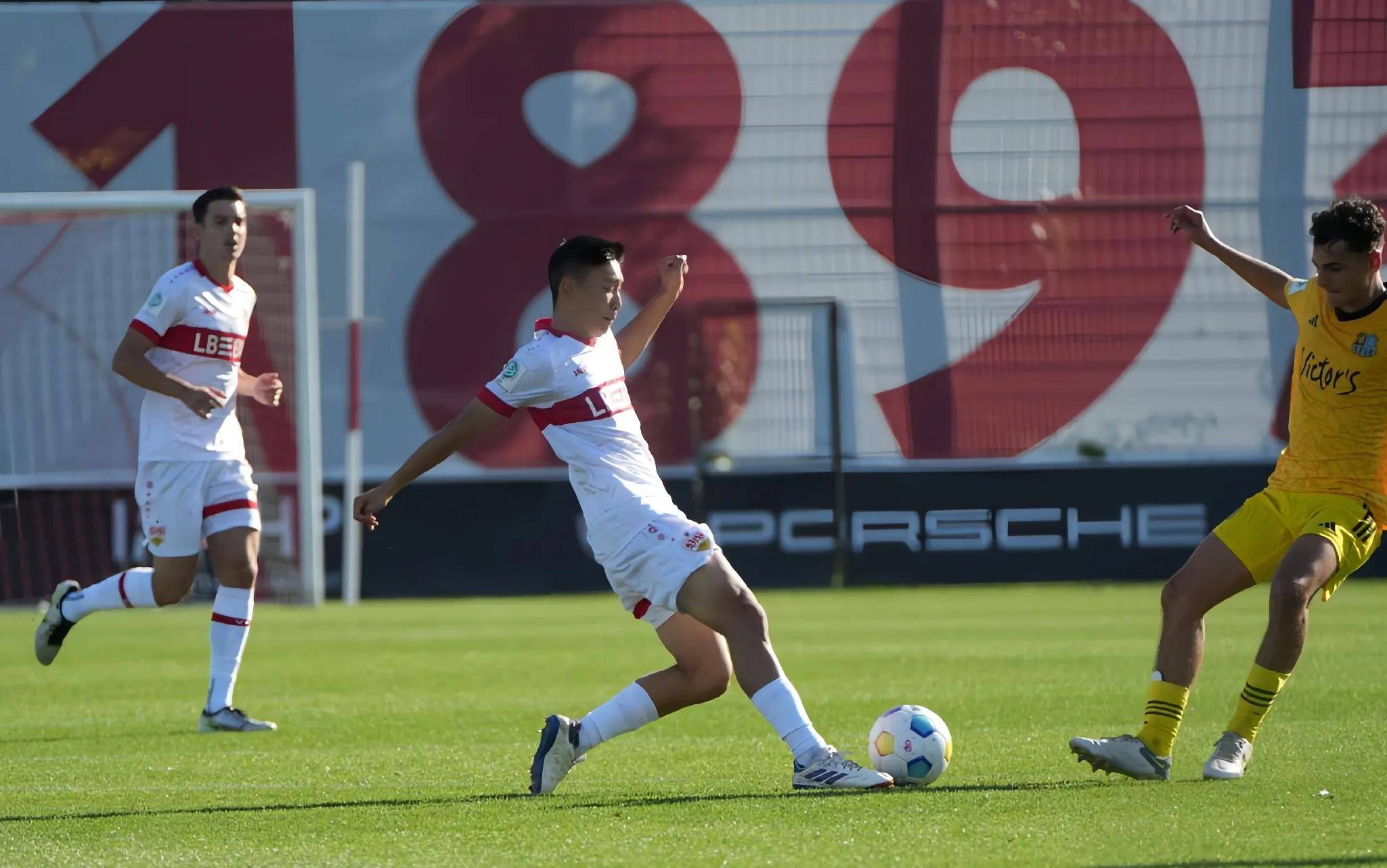 斯图加特队德甲连胜，稳定发挥取得关键胜利