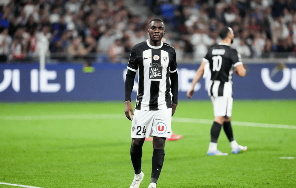 昂热客场惊险夺胜,取得三分的简单介绍 昂热客场惊险夺胜,取得三分的简单介绍