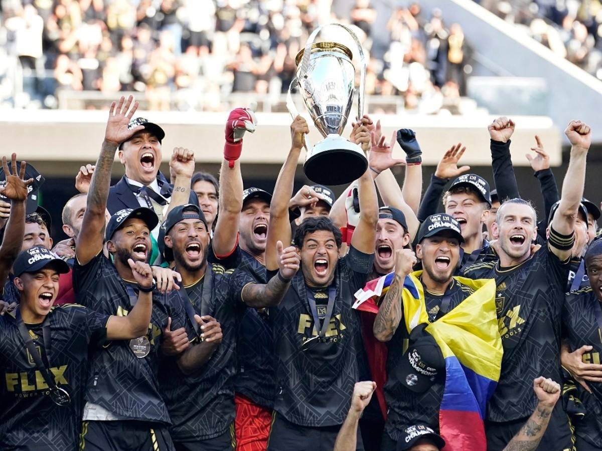 美国足球队在国际赛事中展示强大实力 美国足球队在国际赛事中展示强大实力