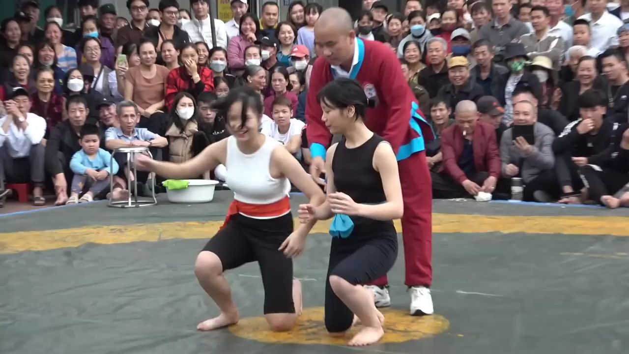 越南队在比赛中打败对手,踢出精彩比赛 越南队在比赛中打败对手,踢出精彩比赛