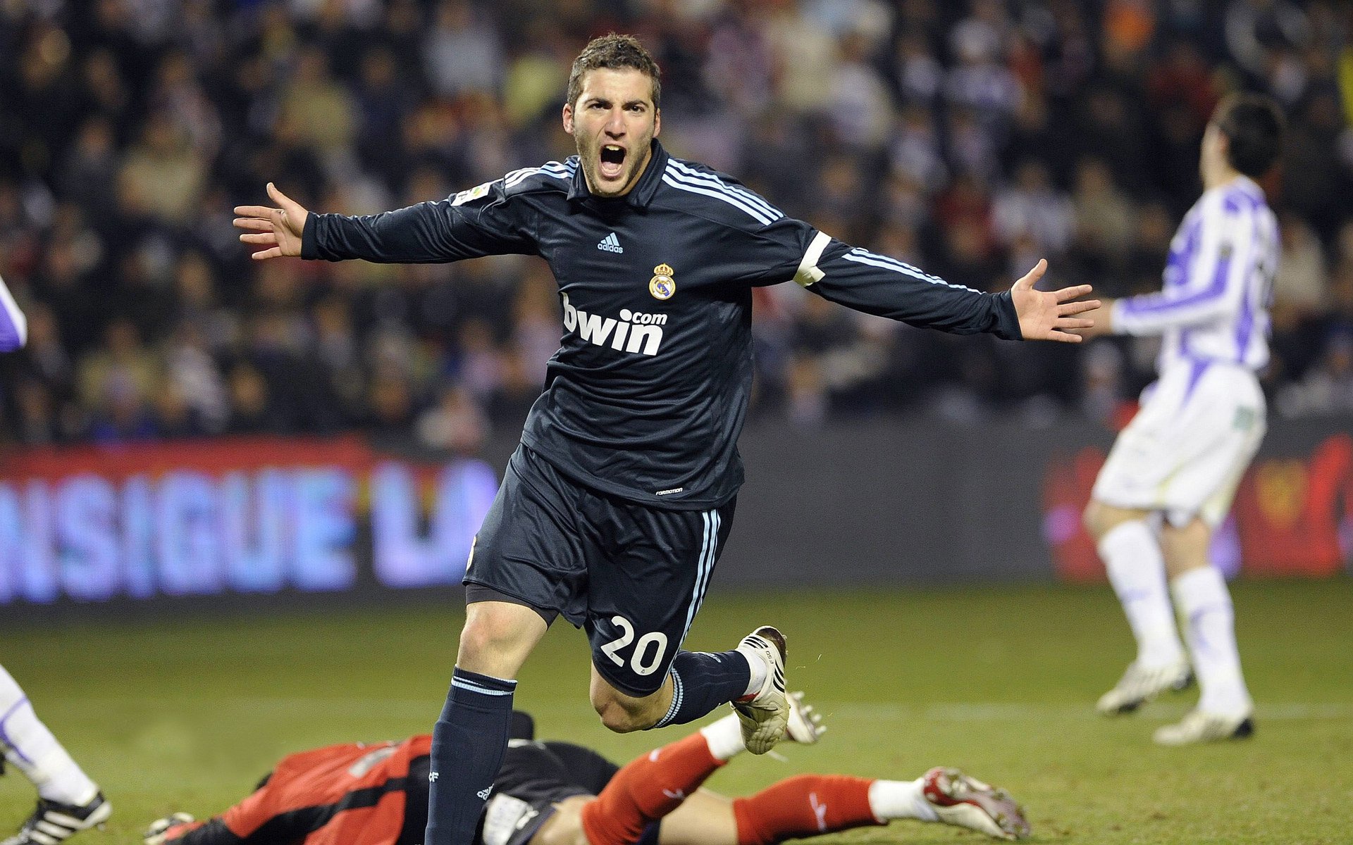 红土之王的孤傲独白，蒙特卡洛大师赛碾压拉沃尔杯，阿尔卡拉斯用一场惊艳四座封神